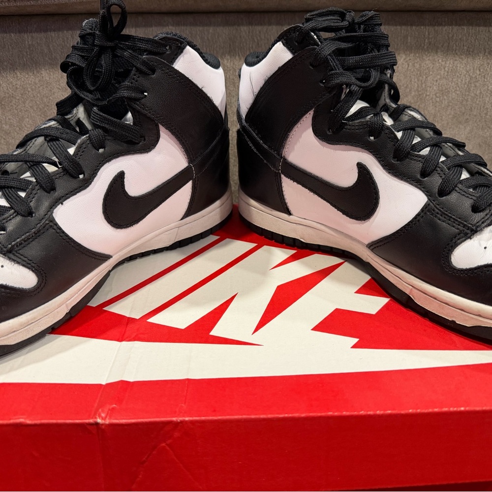 Nike Women’s Dunk High Panda - Picture 3 of 7